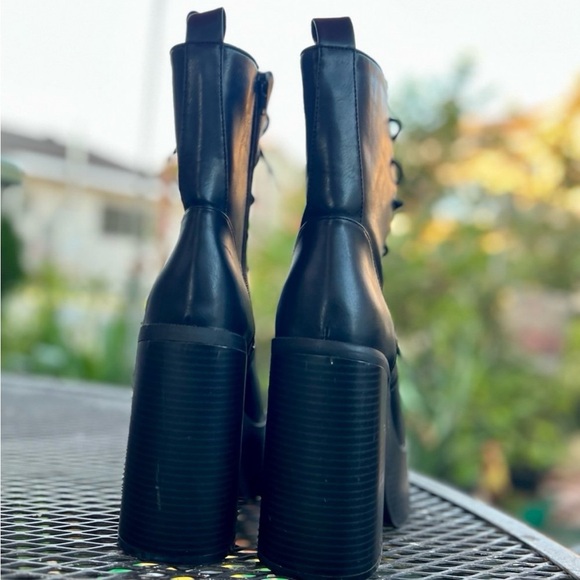 Urban Outfitters Black Footwear - Picture 4 of 12